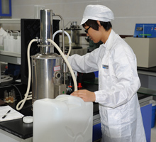 Self-controlled water distiller
